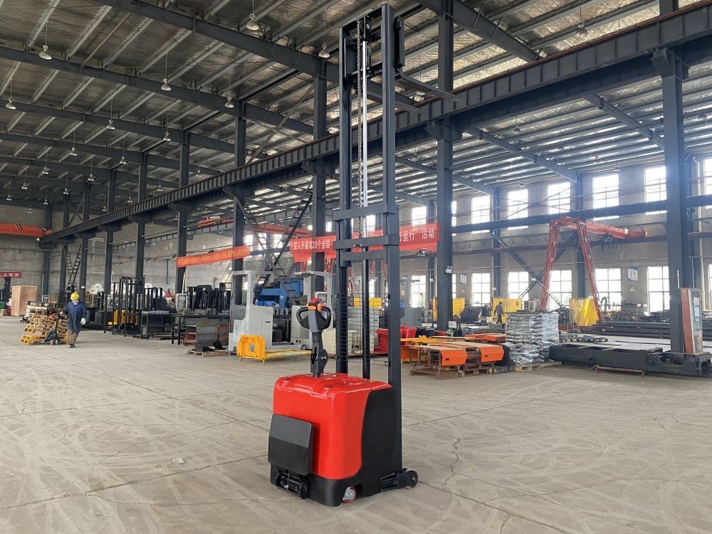 Non Standard Electric Pallet Stacker 2000 KG Pallet Stacking Truck
