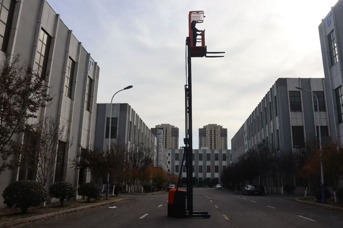 Lithium Battery  25.6V500AH Capatity Weight 1000 KG Electric Order Picking Cart Lifting Height 8000 mm  Curtis  Drive  System