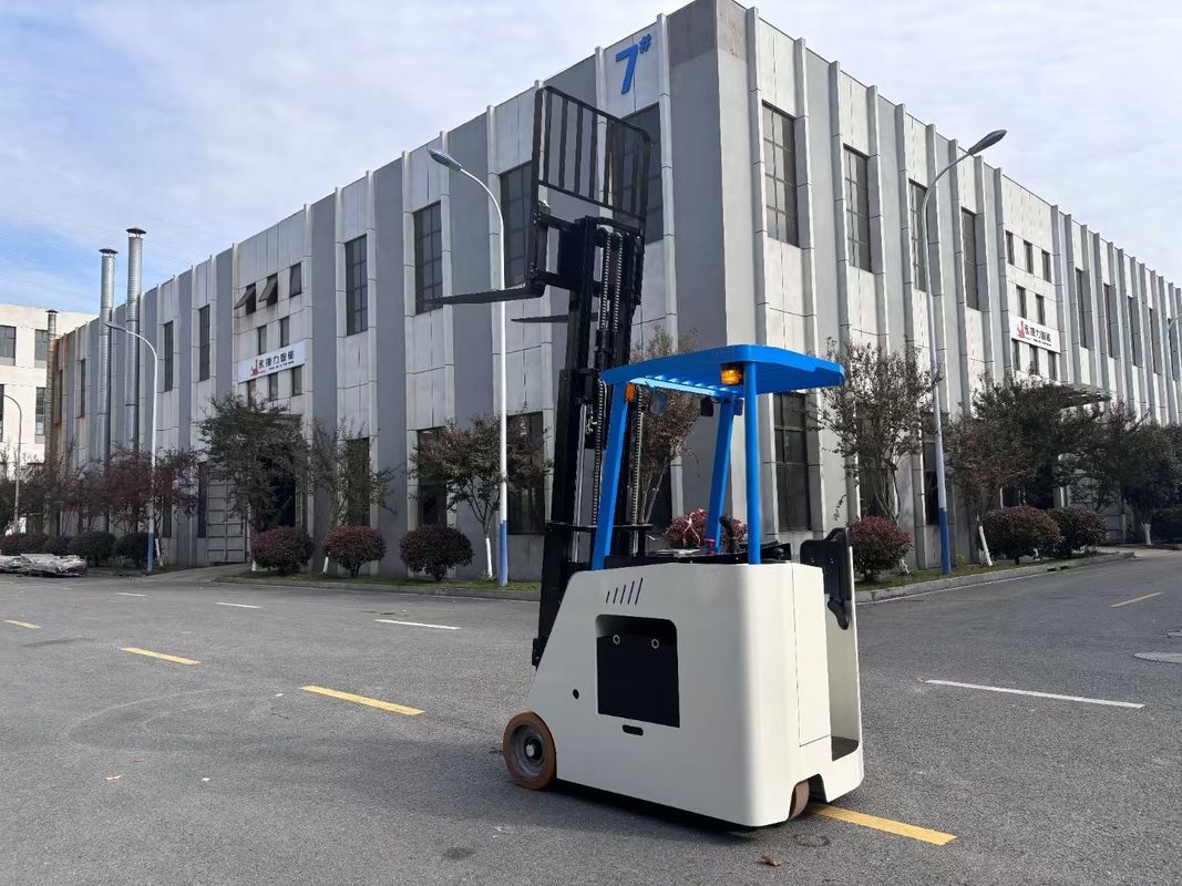 Side Standard  Electric Counterbalance Forklift  Rated Load  2000 KG Height Increase 2845 mm